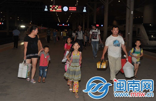 重慶直達(dá)泉州首趟動(dòng)車