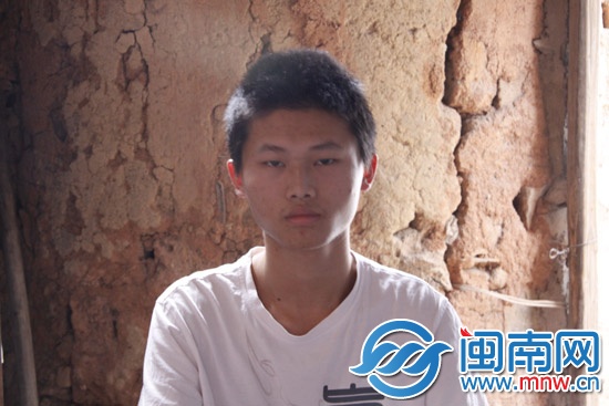 把淚水裝回心里 用汗水澆灌夢(mèng)想11
