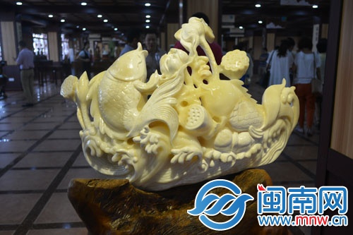 現(xiàn)場展示的硨磲玉石作品