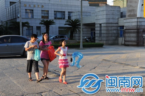 這么熱的天，游泳去