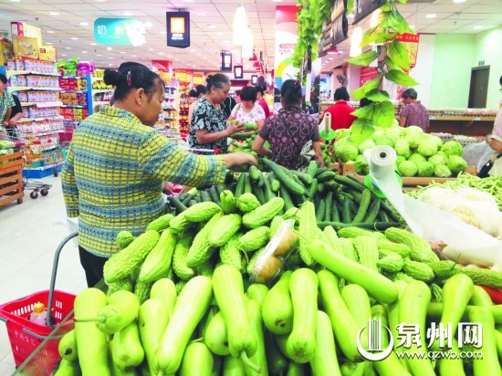 天氣炎熱，“消暑菜”銷量大增。