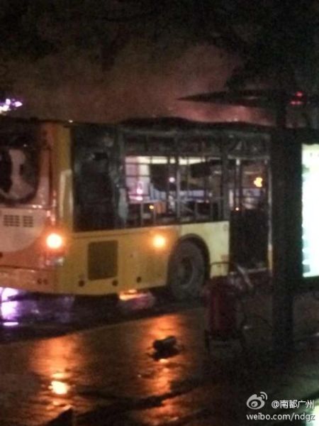 廣州一輛公交車爆炸起火