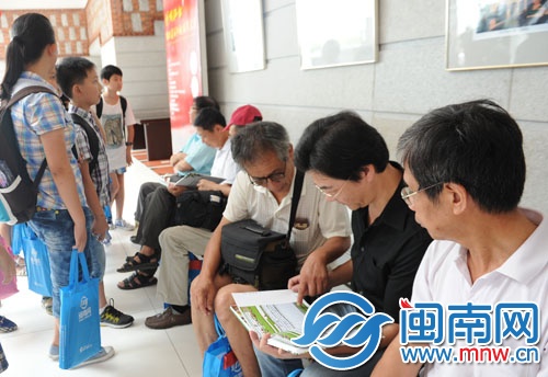 攝影師們在看畫冊