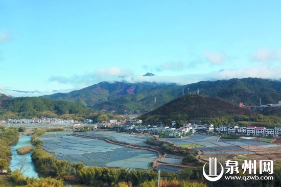 動(dòng)車途經(jīng)福建沿線風(fēng)光秀麗