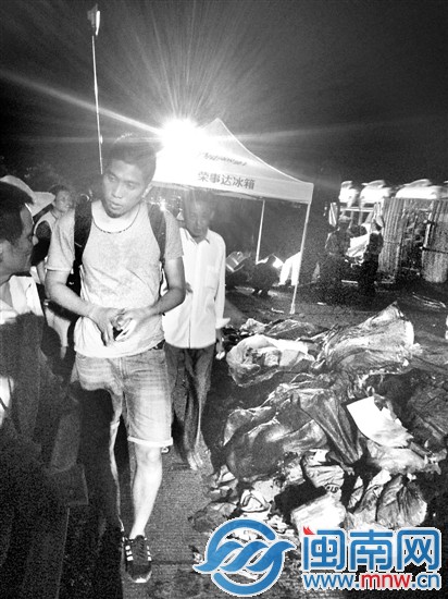 海都記者施建華昨晚在事發(fā)現(xiàn)場采訪