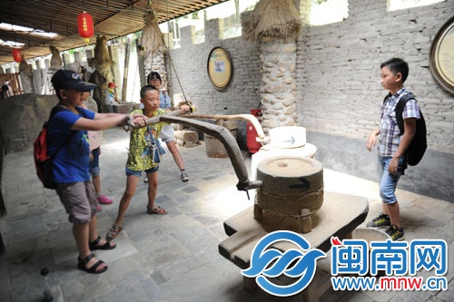 要讓石磨轉(zhuǎn)起來(lái)，用蠻力可不行