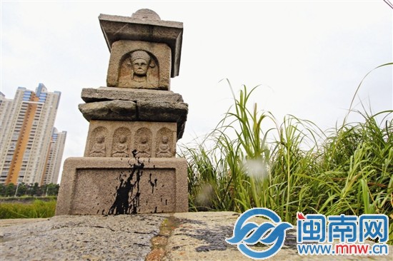 印經(jīng)塔塔身遭瀝青污染